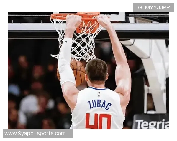 祖巴茨本赛季总篮板数达260个排名仅次于约基奇展现强大基本盘 祖巴茨本赛季总篮板数达260个排名仅次于约基奇展现强大基本盘